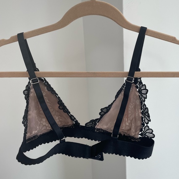 Signature8 Bralette - Picture 2 of 3